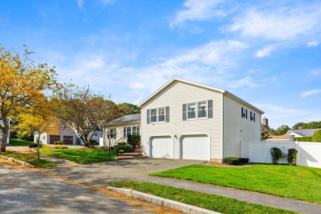 Attached, Exterior, Facade, Raised Ranch