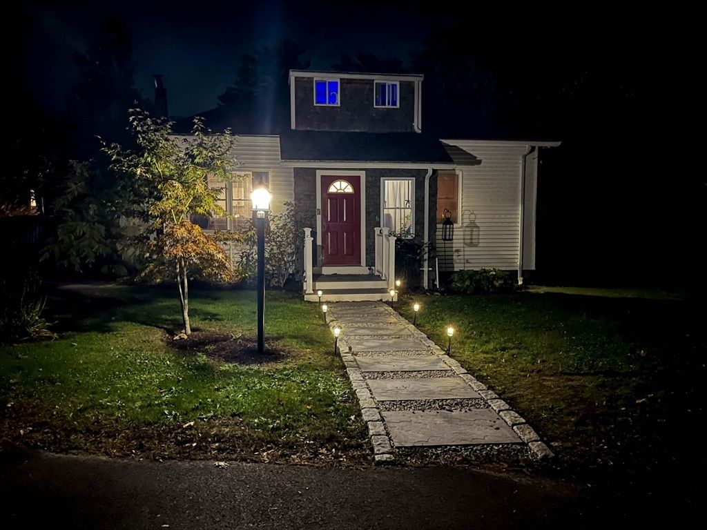 Exterior, Facade, American Foursquare