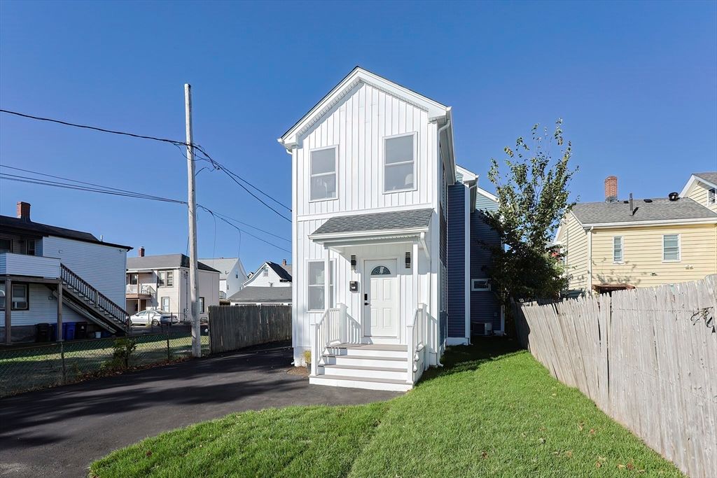 Exterior, Facade, None