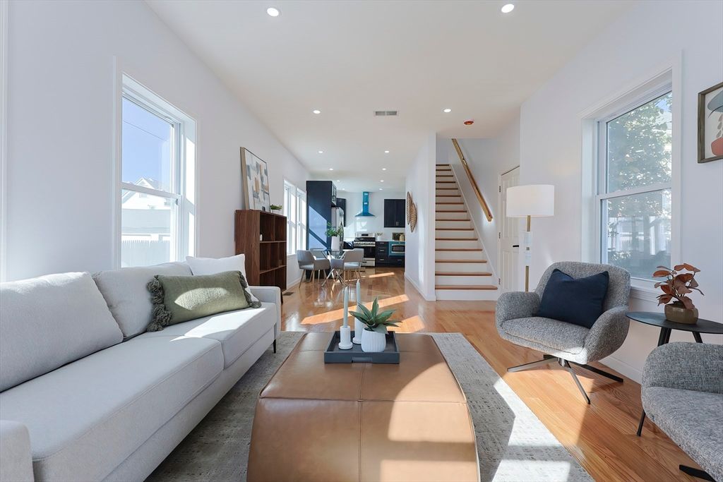 Dining room, Interior, Living room, Recessed Lighting, Wood Texture Flooring