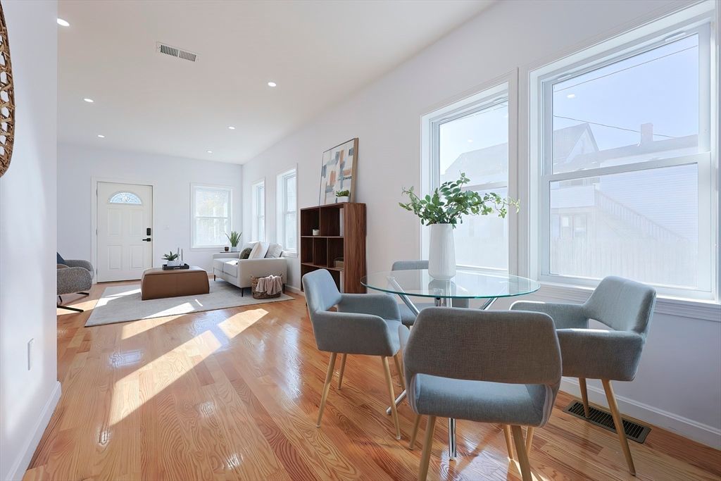 Dining room, Interior, Living room, Recessed Lighting, Wood Texture Flooring