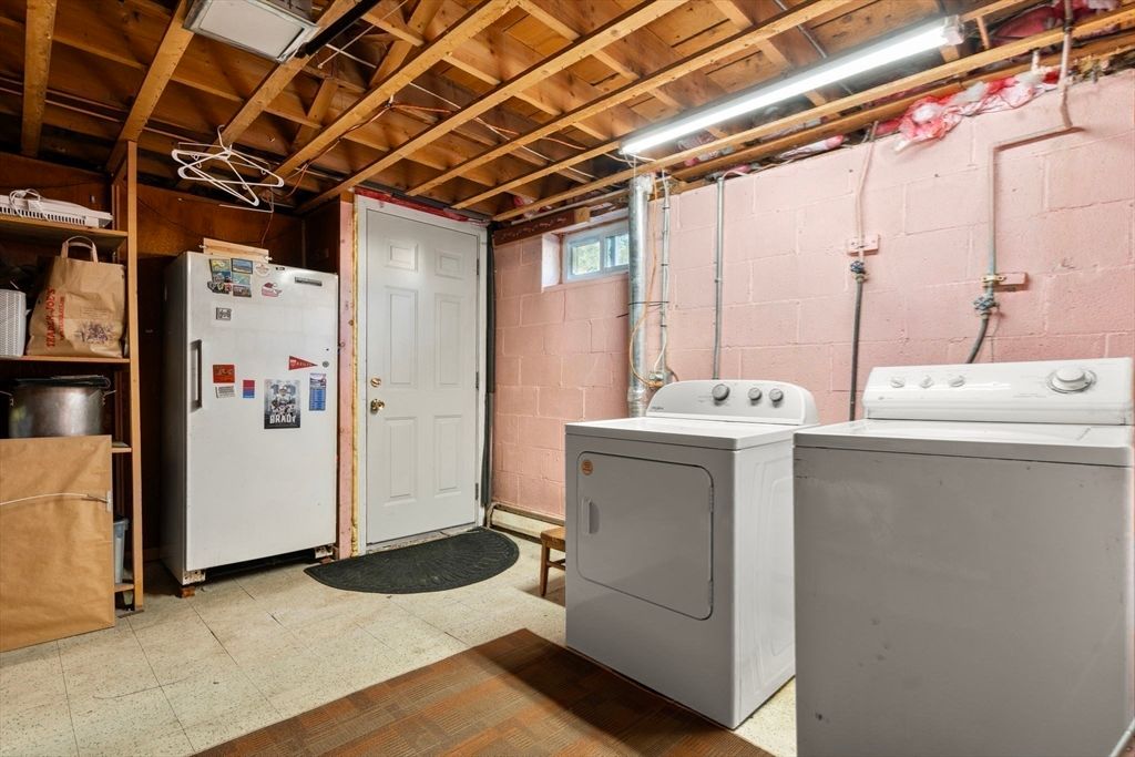 Interior, Washer, Wooden Beams, Wooden Ceilings