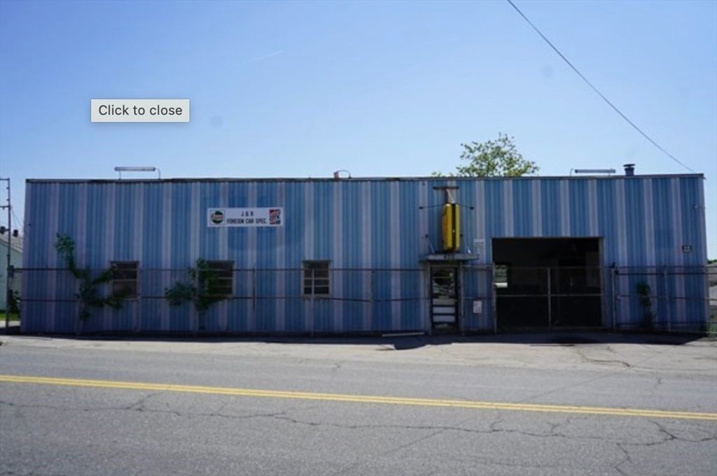 Exterior, Facade, None