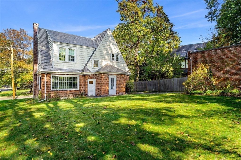 Exterior, Facade, Brick Facade, Cape Cod