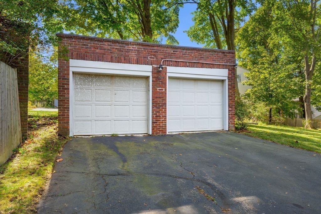 Detached Garage, Exterior