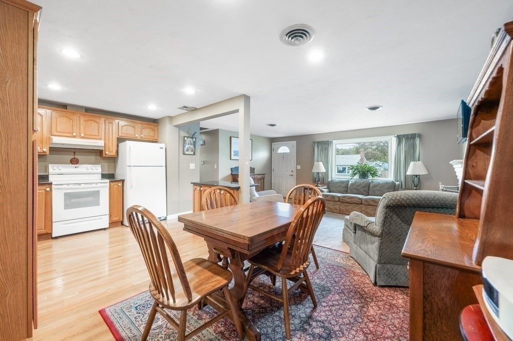 Dining room, Interior, Kitchen, Living room, Recessed Lighting, Wood Texture Flooring