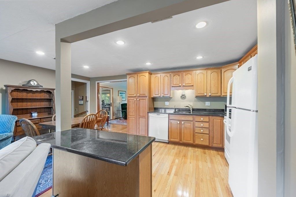 Dining room, Interior, Kitchen, Recessed Lighting, Wood Texture Flooring