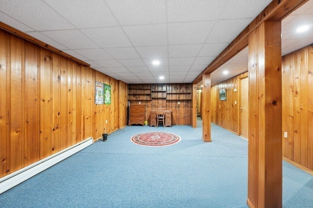 Empty room, Interior, Recessed Lighting, Wooden Walls