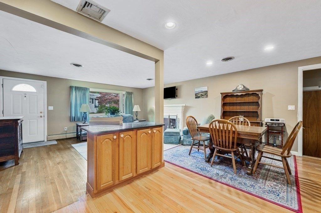 Dining room, Fireplace, Interior, Recessed Lighting, Wood Texture Flooring