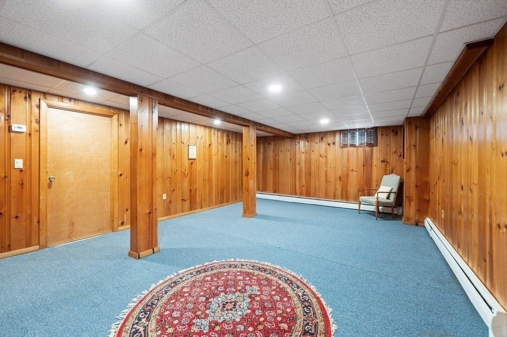 Empty room, Interior, Recessed Lighting, Wooden Walls