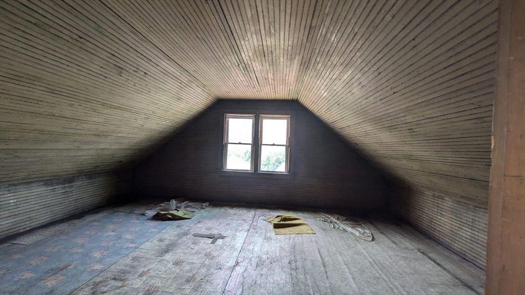 Empty room, Interior, Wooden Ceilings
