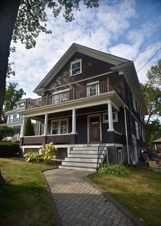 Exterior, Facade, Queen Anne Victorian