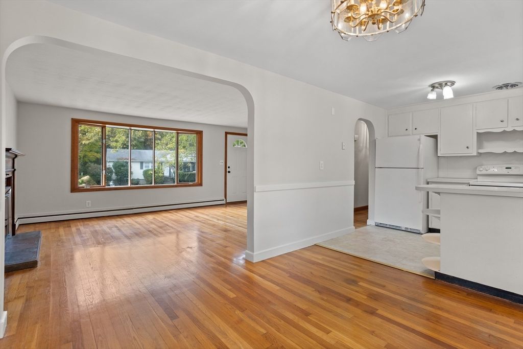 Chandelier, Interior, Kitchen, Wood Texture Flooring