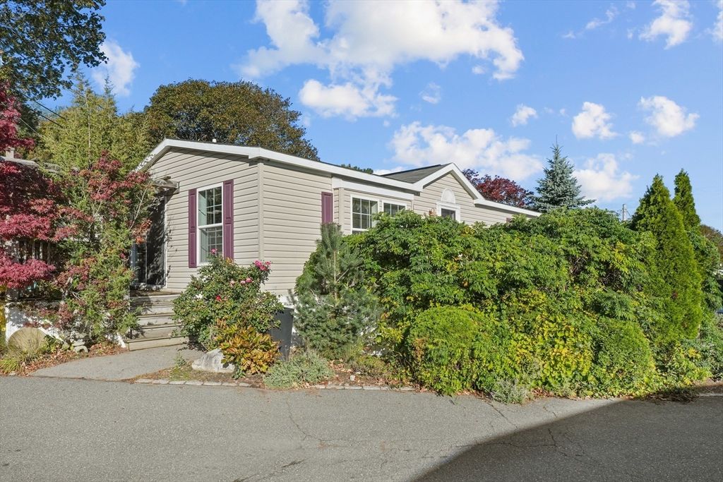 Exterior, Facade, Farmhouse