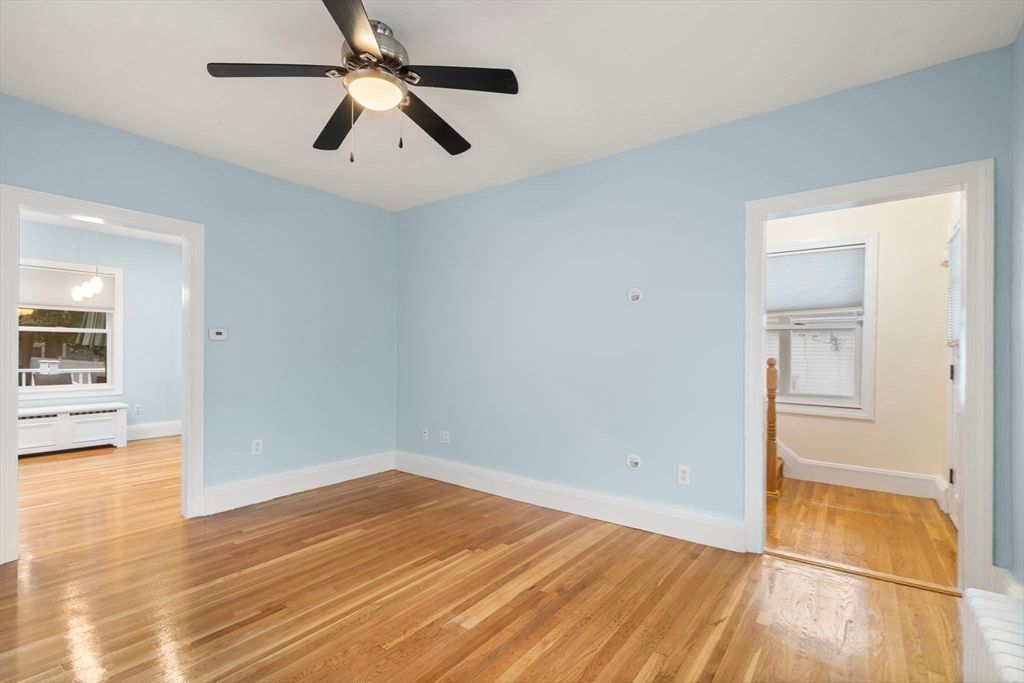 Empty room, Interior, Pendant Lights, Wood Texture Flooring