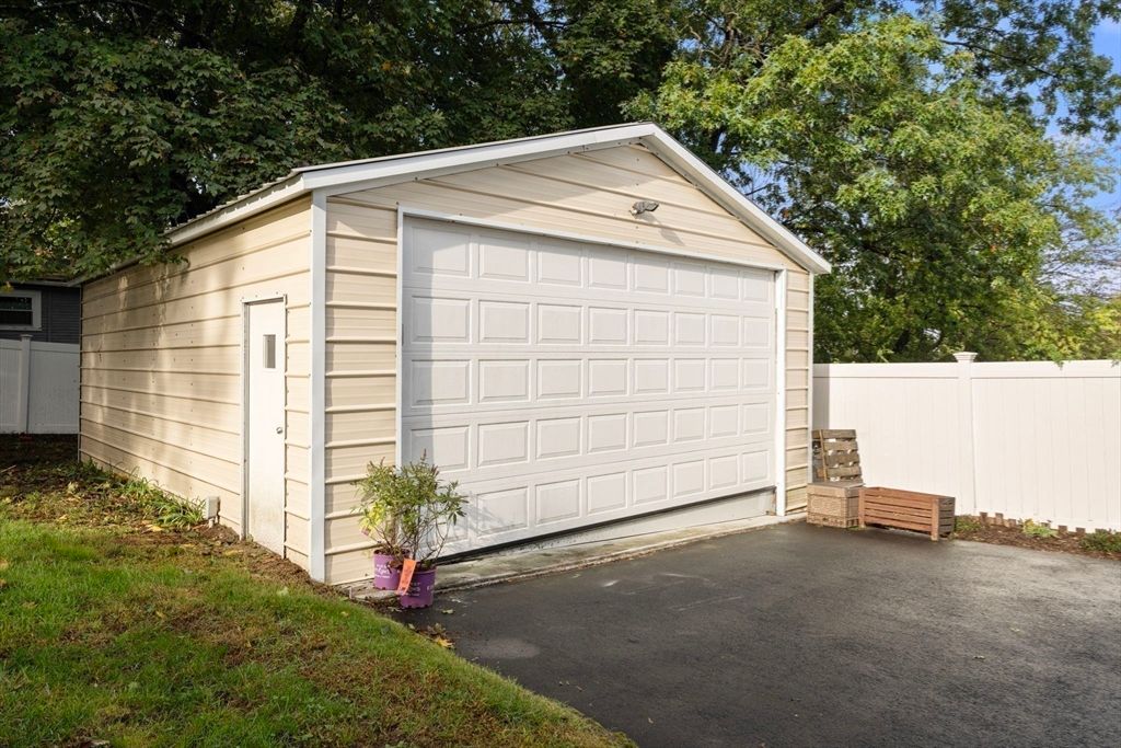 Detached Garage, Exterior