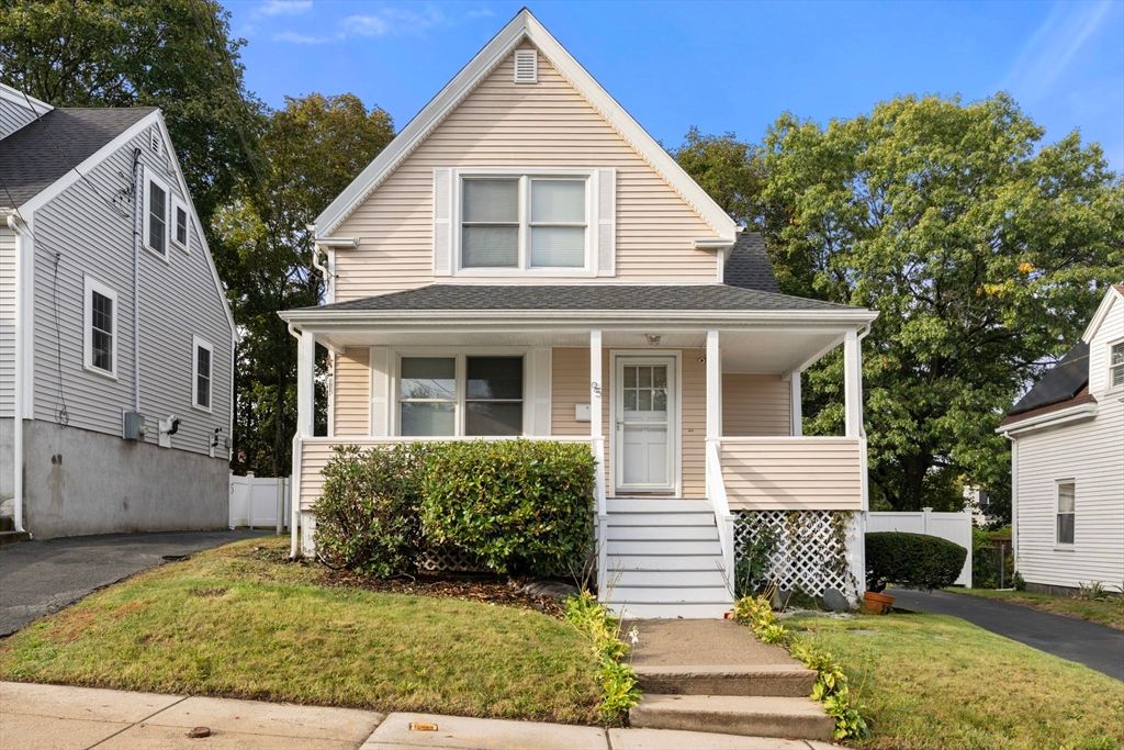 Exterior, Facade, Farmhouse