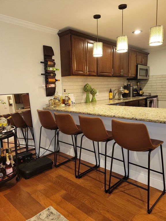 Interior, Kitchen, Pendant Lights, Recessed Lighting, Wood Texture Flooring