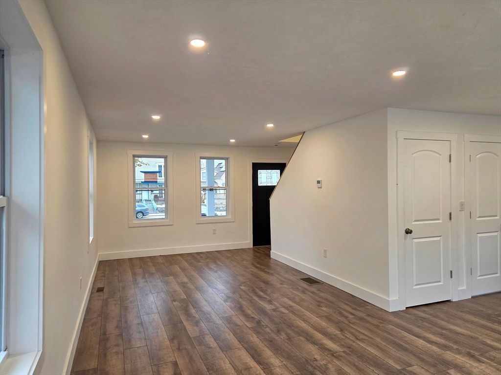 Empty room, Interior, Recessed Lighting, Wood Texture Flooring