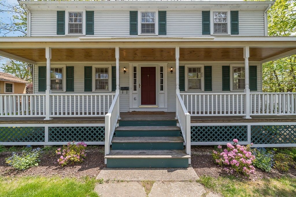 Exterior, Facade, American Foursquare