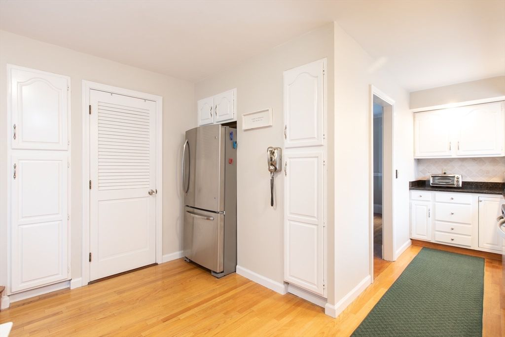 Interior, Kitchen, Washer, Wood Texture Flooring
