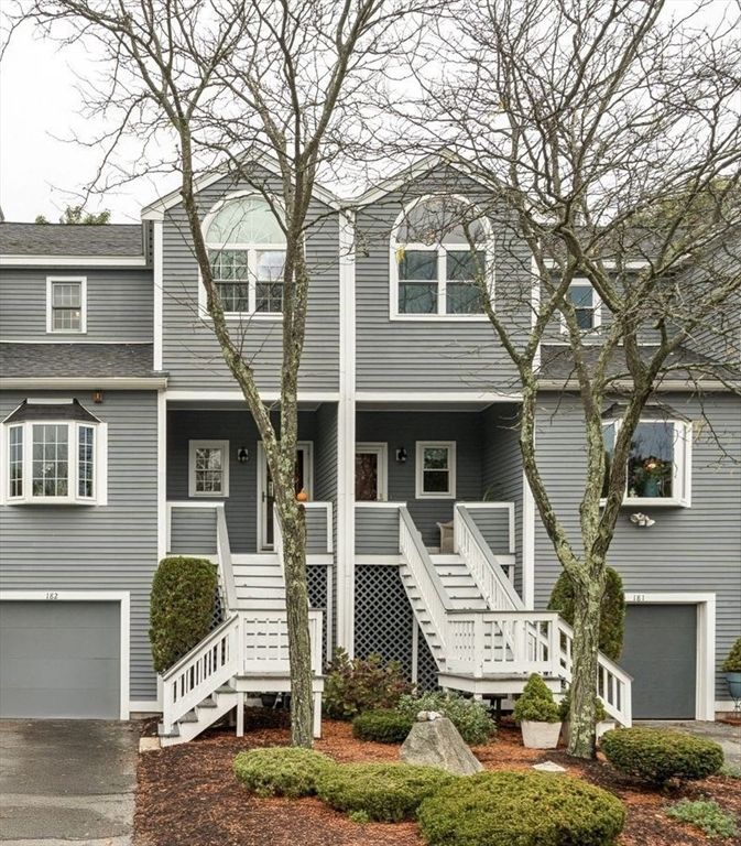 Attached, Exterior, Facade, Rowhouse