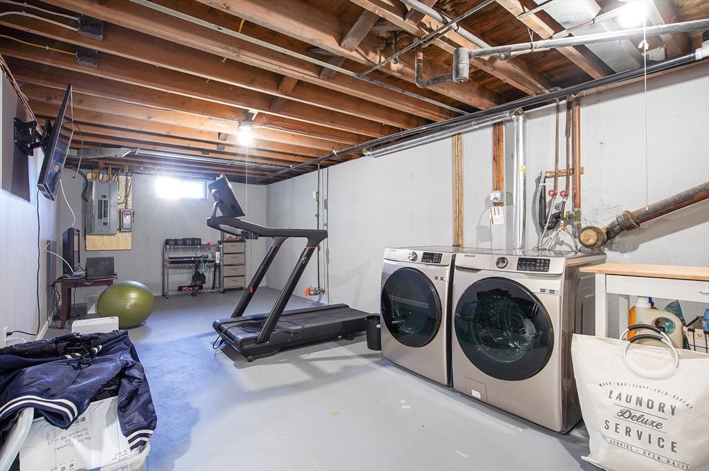 Fitness Equipment, Interior, Washer, Wooden Beams