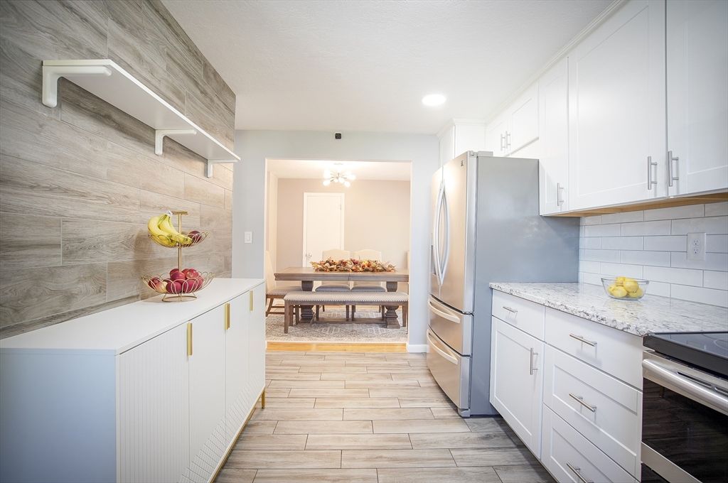 Dining room, Interior, Kitchen, Recessed Lighting, Stainless Steel Appliances, Wood Texture Flooring