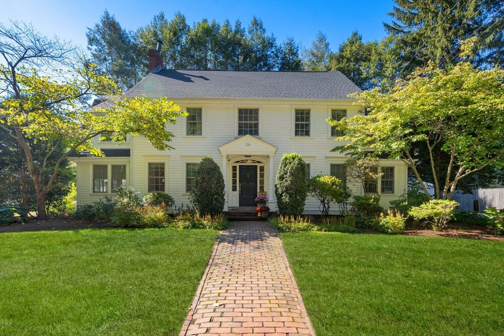 Exterior, Facade, Georgian