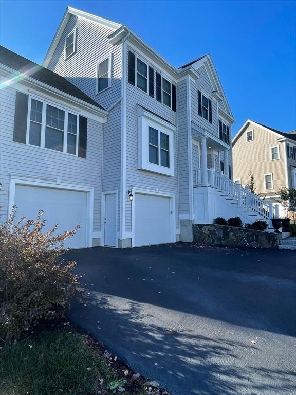 Attached, Exterior, Facade, Rowhouse