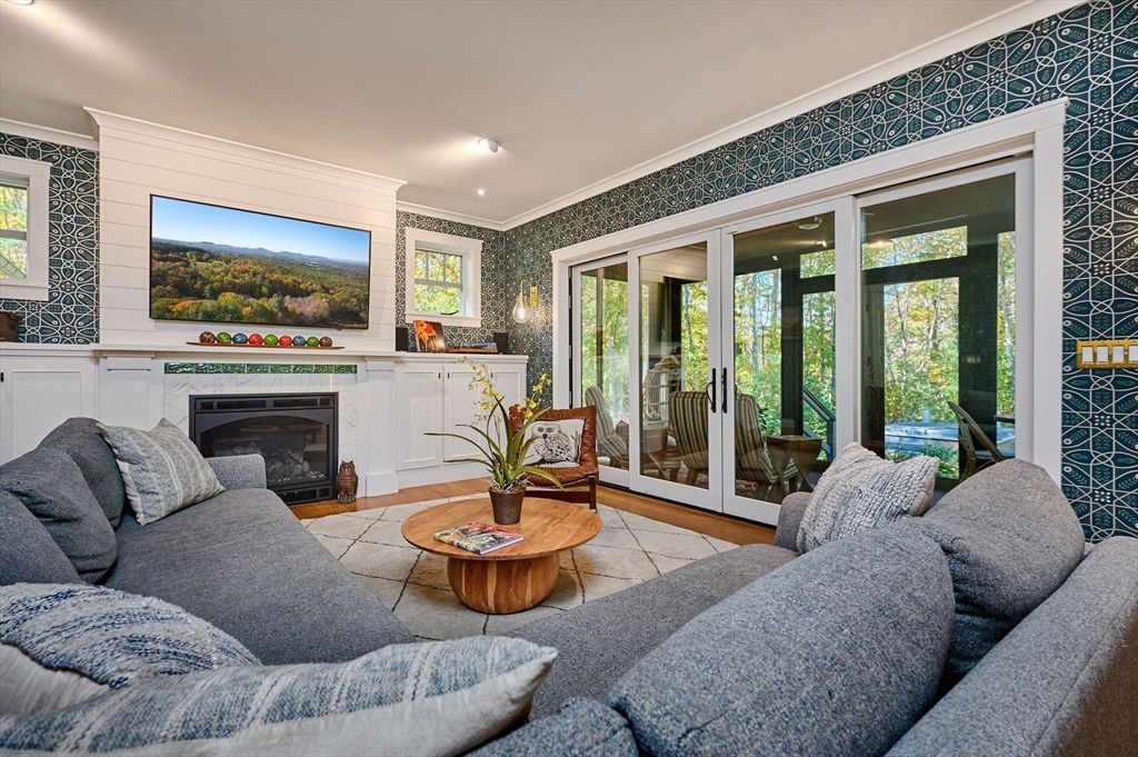 Fireplace, Interior, Living room