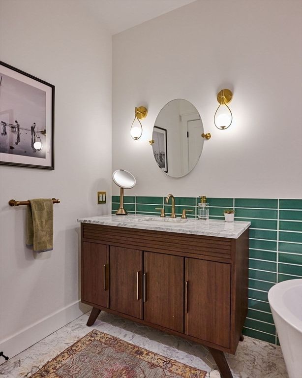 Bathroom, Dual Sink Vanities, Interior