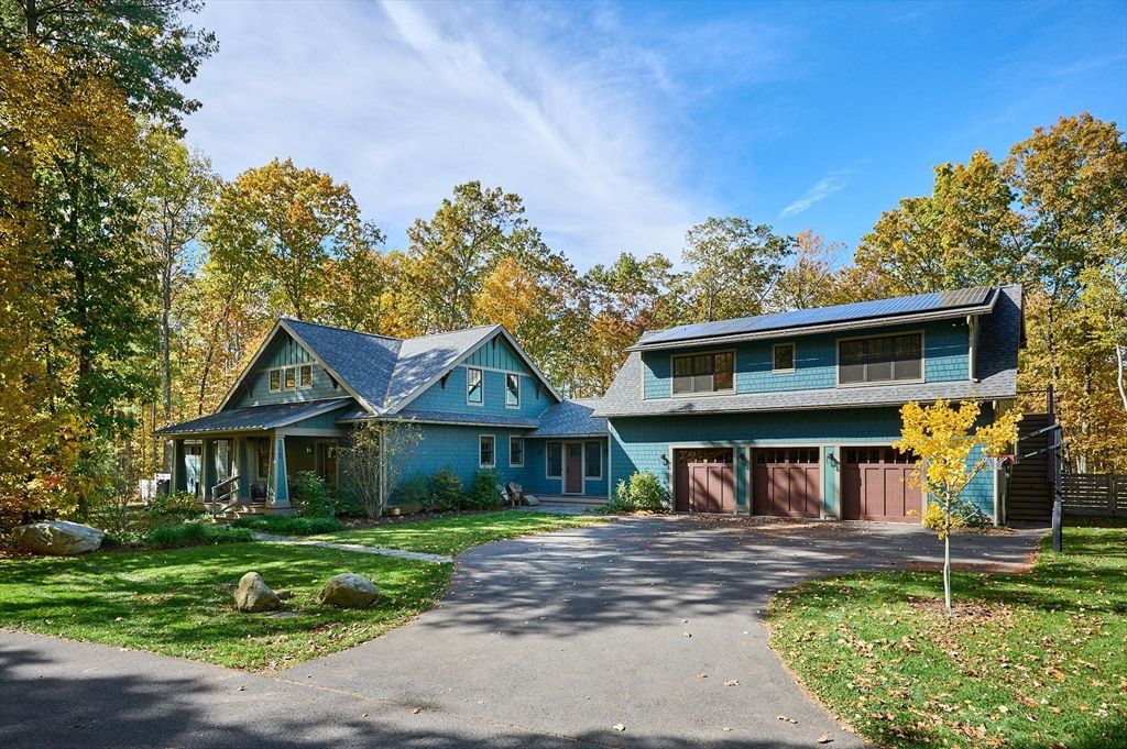 Attached, Exterior, Facade, Solar Panels, Split Level