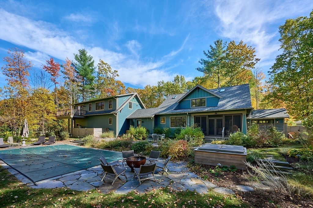 Backyard, Exterior, Hot Tub
