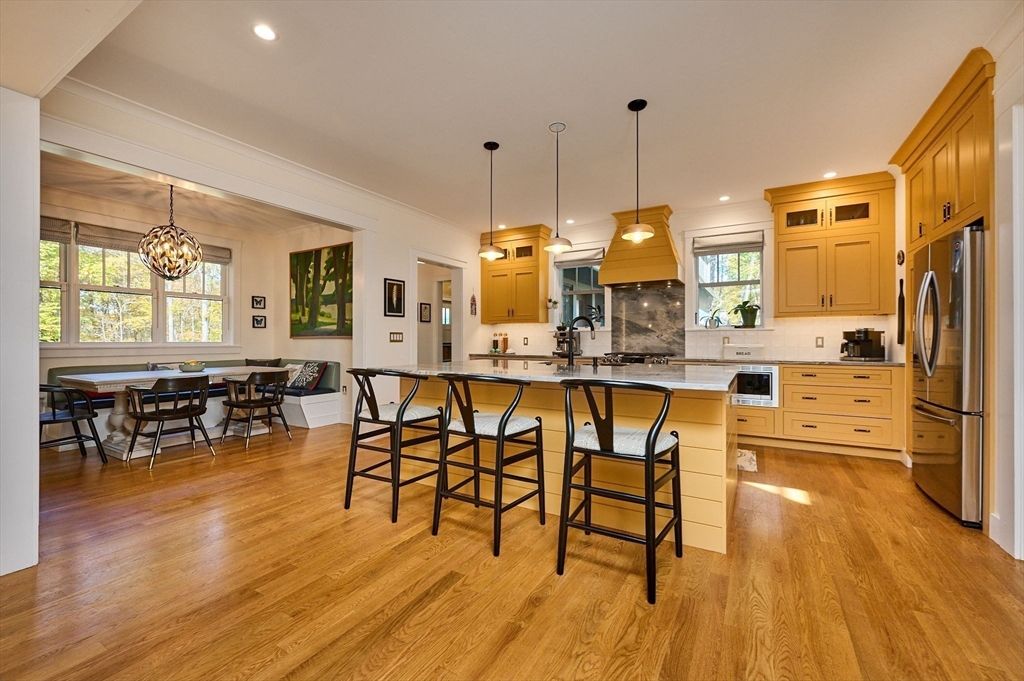 Chandelier, Dining room, Interior, Kitchen, Pendant Lights, Recessed Lighting, Wood Texture Flooring
