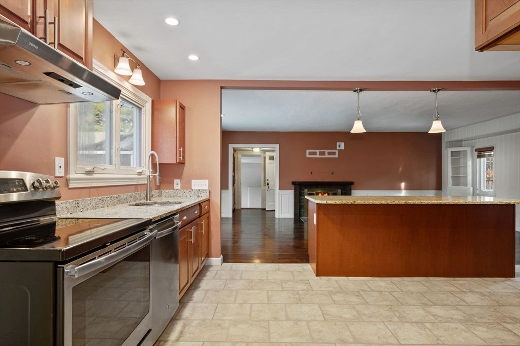 Fireplace, Interior, Kitchen, Pendant Lights, Recessed Lighting, Stainless Steel Appliances, Wood Texture Flooring