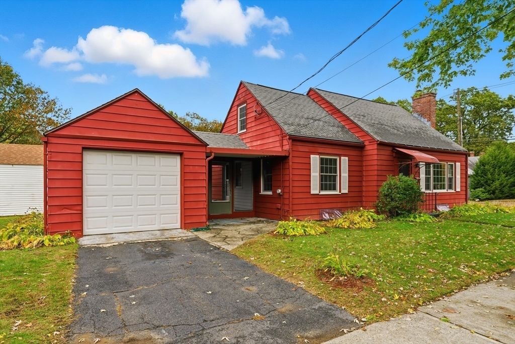 Attached, Detached Garage, Exterior, Facade, Cape Cod