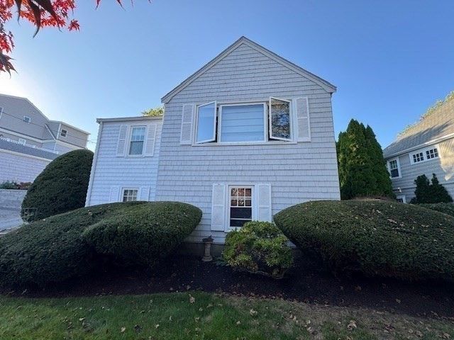 Backyard, Exterior, Facade, Raised Ranch