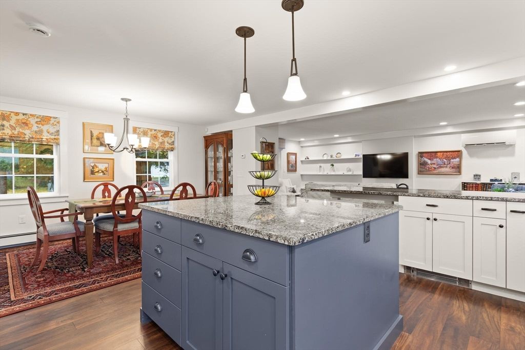 Chandelier, Dining room, Interior, Kitchen, Pendant Lights, Recessed Lighting, Wood Texture Flooring