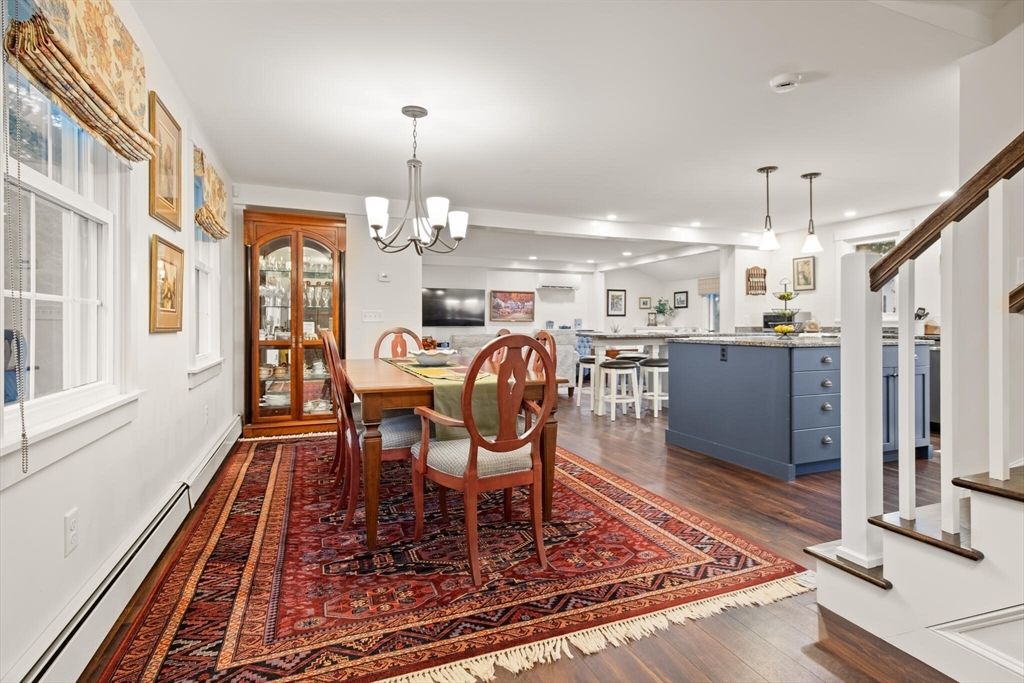 Chandelier, Dining room, Interior, Kitchen, Pendant Lights, Recessed Lighting, Wood Texture Flooring