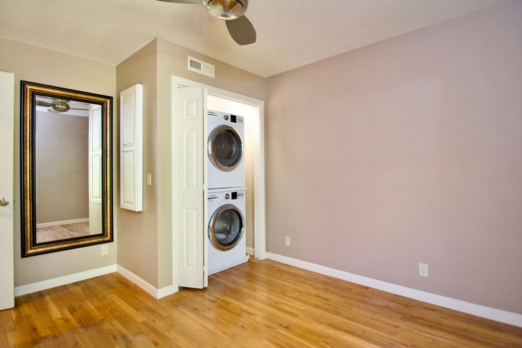 Interior, Utility Closets, Washer, Wood Texture Flooring