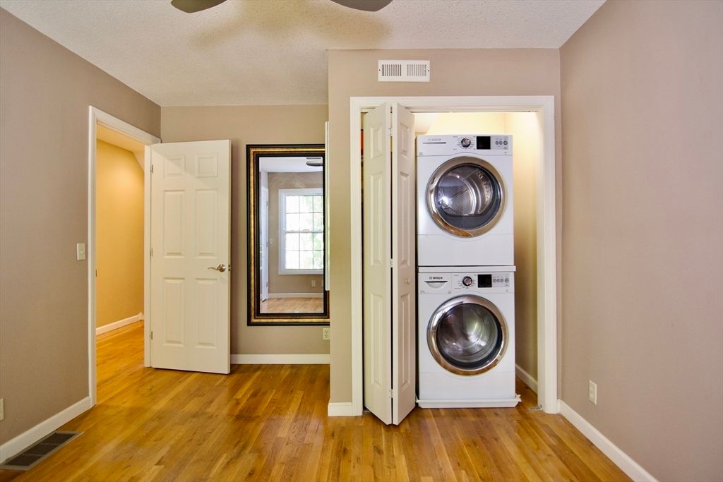 Interior, Utility Closets, Washer, Wood Texture Flooring