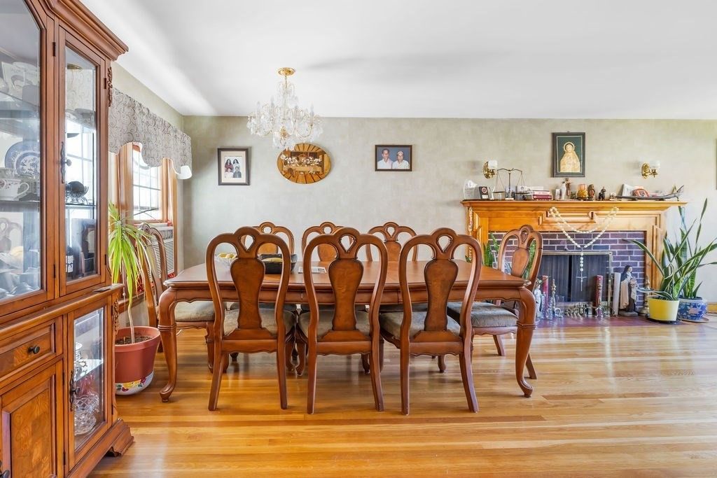 Chandelier, Dining room, Fireplace, Interior, Wood Texture Flooring