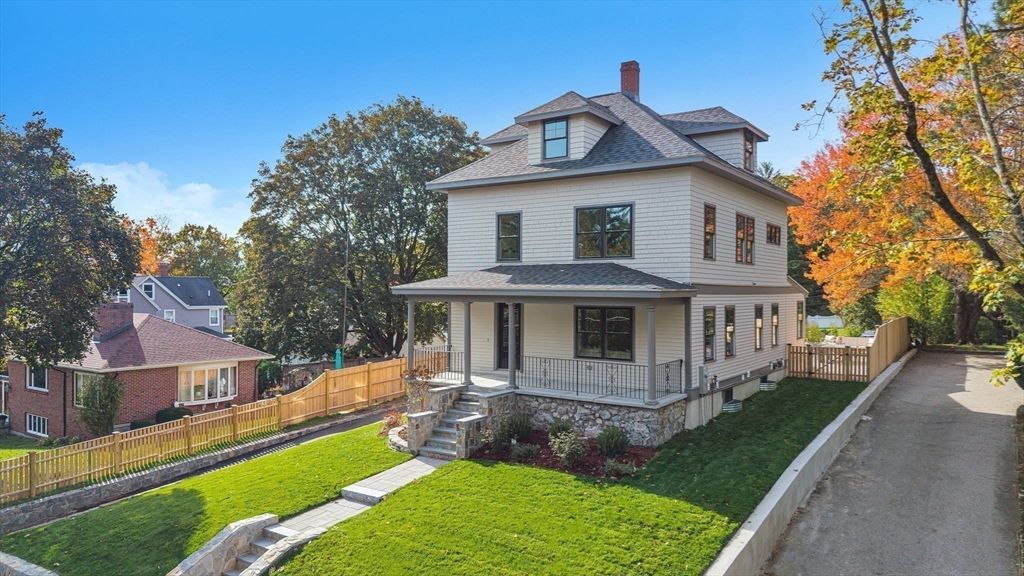Backyard, Exterior, Facade, American Foursquare