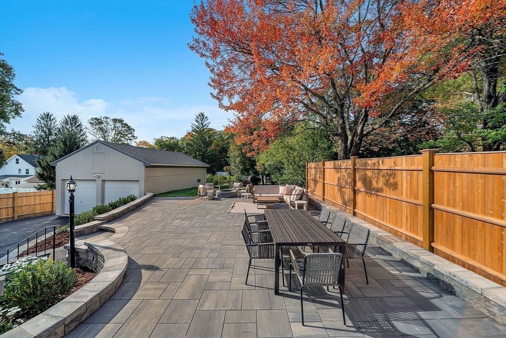 Detached Garage, Exterior