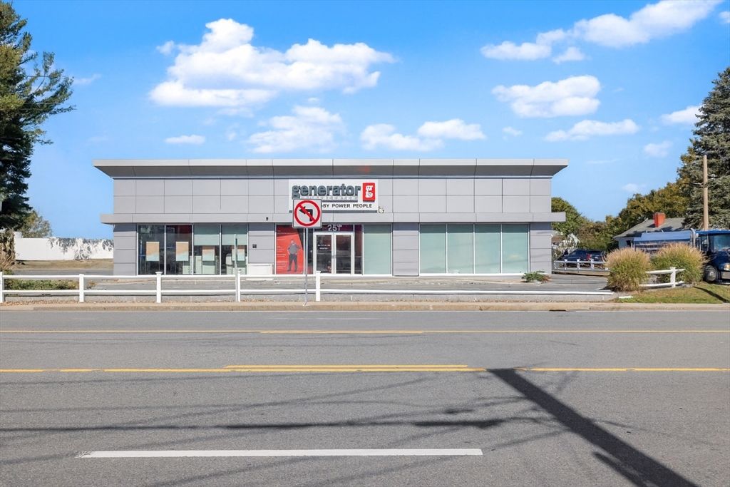 Exterior, Facade, None