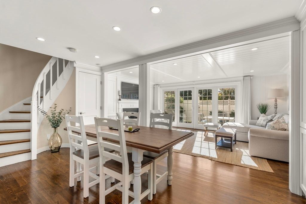 Dining room, Interior, Living room, Recessed Lighting, Wood Texture Flooring