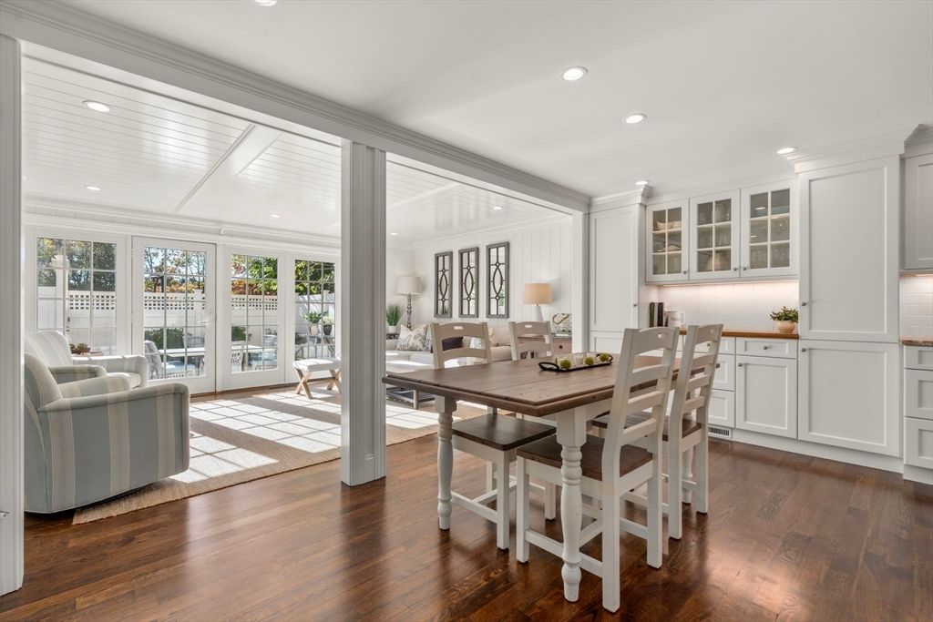 Dining room, Interior, Living room, Recessed Lighting, Wood Texture Flooring