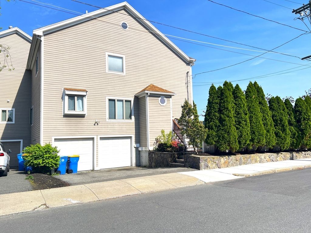 Attached, Exterior, Facade, Rowhouse