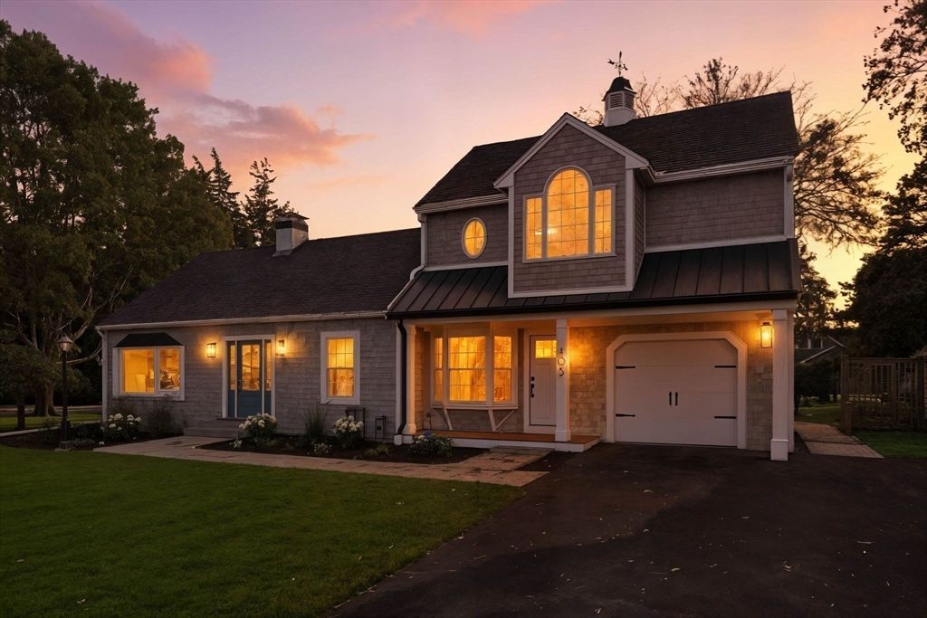 Attached, Exterior, Facade, Ranch